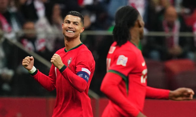 Ronaldo ăn mừng bàn thắng thứ 133 trong màu áo ĐT Bồ Đào Nha