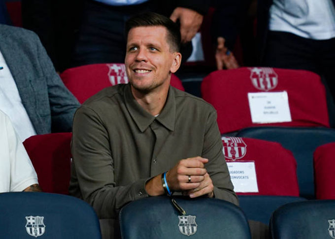 Szczesny chờ ngày ra mắt Barca